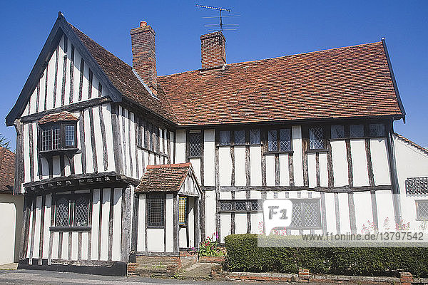 Historische Fachwerk-Dorfhäuser in Mendlesham  Suffolk  England