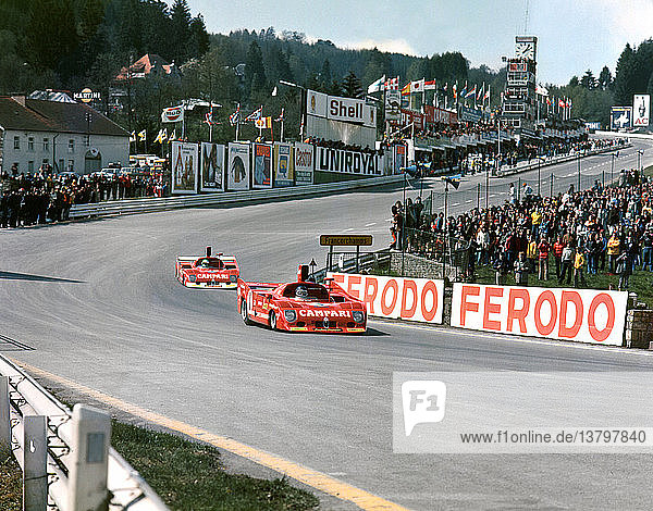 Alfa Romeo T33 in Eau Rouge beim 1000-Kilometer-Rennen von Spa  Belgien 1975.
