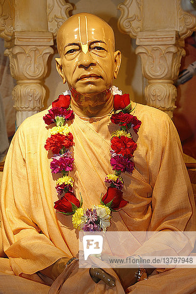 Statue im Iskcon-Tempel  London Srila Prabhupada (1896a€ 1977)   Gründer von ISKCON  der Internationalen Gesellschaft für Krishna-Bewusstsein
