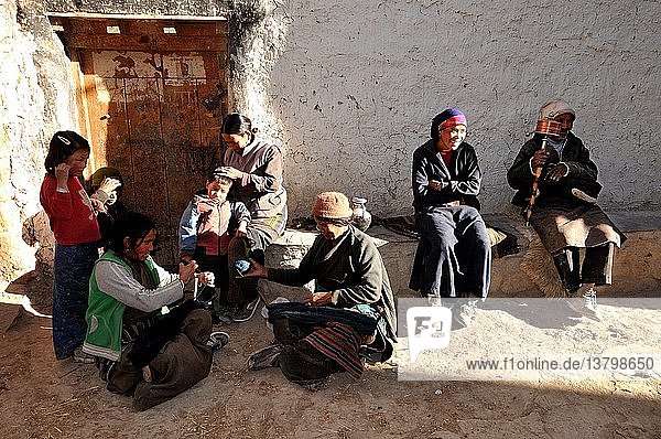 Dorfbewohner von Lo-Manthang  Lo-Manthang  Nepal.