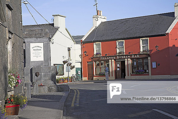 Hylands Burren Bar  Dorf Ballyvaughan  Grafschaft Clare  Irland