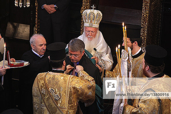 Ökumenischer Patriarch Batholomäus ernennt ein Mitglied der Bruderschaft in der griechisch-orthodoxen St. Georgskirche '