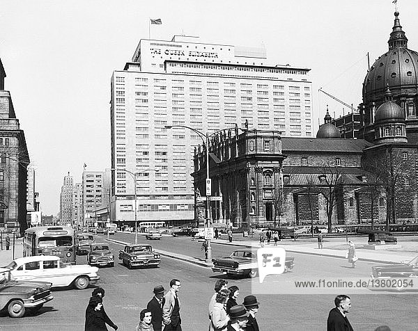 Montreal  Quebec  Kanada: ca. 1959 Eine Szene in Montreal. Rechts ist die Kathedrale Maria Königin der Welt zu sehen  und im Hintergrund erhebt sich Kanadas neuestes und modernstes Hotel  das Queen Elizabeth.