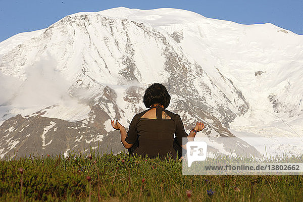 Meditation vor dem Mont Blanc.