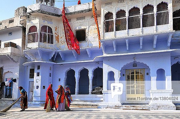 Gaths am heiligen Pushkar-See und alte Rajput-Paläste.