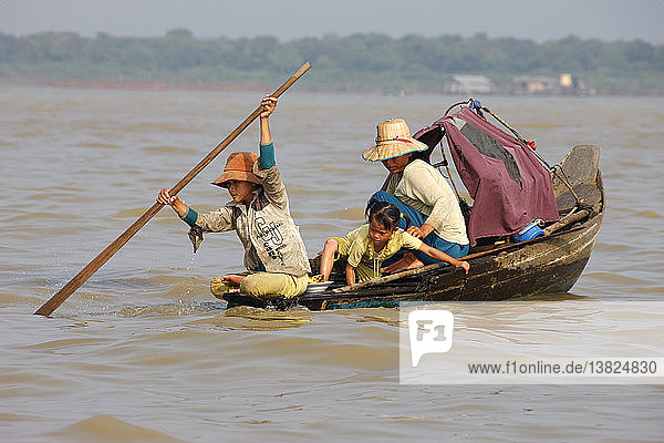 Kleines Boot auf dem Tonle Sap See
