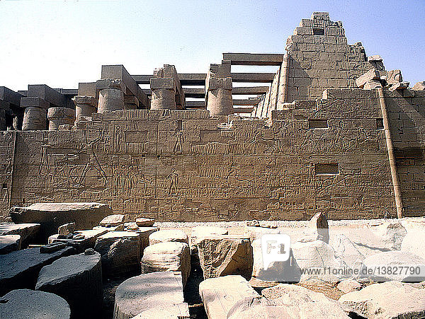 Die Nordwand der Hypostylhalle des großen Amun-Tempels in Karnak  Ägypten. Altägyptisch. 19. Dynastie  ca. 1295-1186 v. Chr. Karnak (Theben).