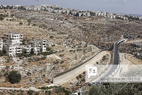 Israelische Straße im Westjordanland  Beit Jala  Besetztes Palästinensisches Gebiet.