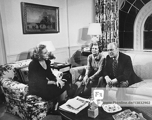 Washington  D.C. 14. Dezember 1976 Barbara Walters interviewt Präsident und Frau Gerald Ford im Weißen Haus.