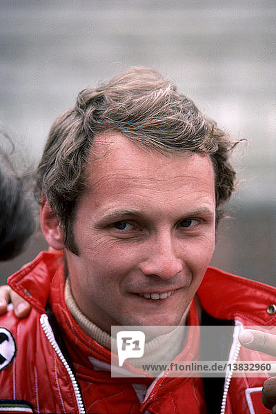 Niki Lauda  österreichischer Rennfahrer  der in den Jahren 1975  1977 und 1984 dreimal die Formel-1-Weltmeisterschaft gewann. Fotografiert im Jahr 1976.