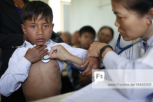 Free health clinic run by the Franciscan Missionaries of Mary. Medical consultation. Dalat. Vietnam.