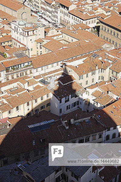 Schatten des Doms auf Gebäude in Florenz