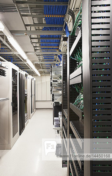 Computer-Server im Serverraum
