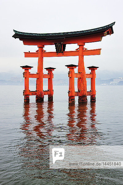 Tor beim Itsukushima-Jinja-Schrein