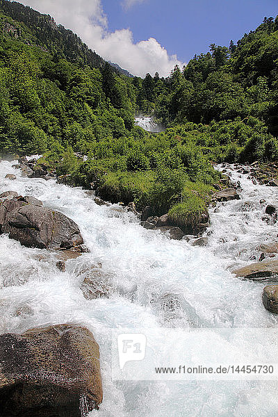 Frankreich  Occitanie (Midi Pyrenees )  Hautes Pyrenees (65)  Cauterets  Wasserfall Lutour