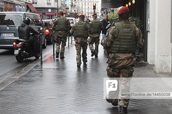 Frankreich  Paris 11e area  roquette street  Armee zum Schutz der Bevölkerung vor Terrorismus