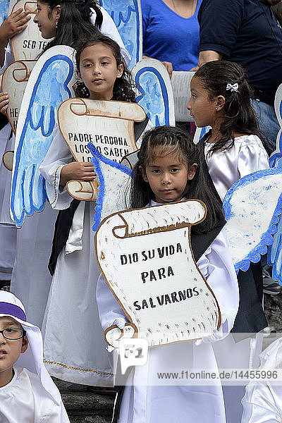 Prozession in der Karwoche in Antigua  Guatemala  Mittelamerika.