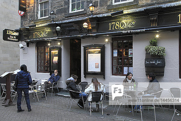 UK  Schottland  Edinburgh  Rose Street  1780 Bar & Restaurant  Leute