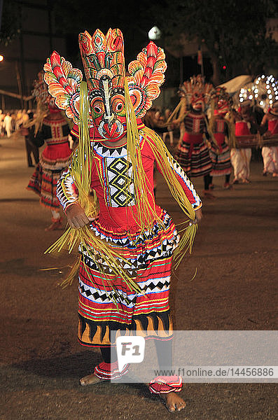 Sri Lanka; Colombo  Navam Perahera  Festival  Maskentänzer '