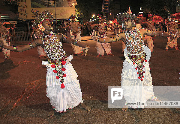 Sri Lanka; Colombo  Navam Perahera  Festival  Kandyan-Tänzer '