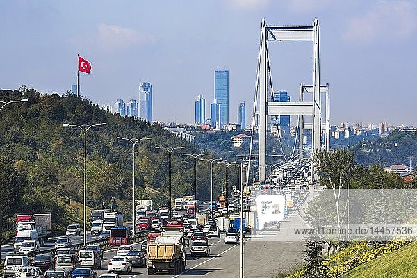Türkei  Istambul  Bosporusbrücke  Verbindung zwischen Europa und Asien