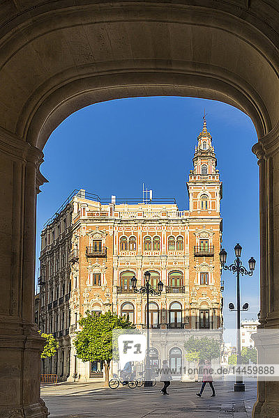 Historisches Gebäude an der Plaza Nueva  Sevilla  Andalusien  Spanien