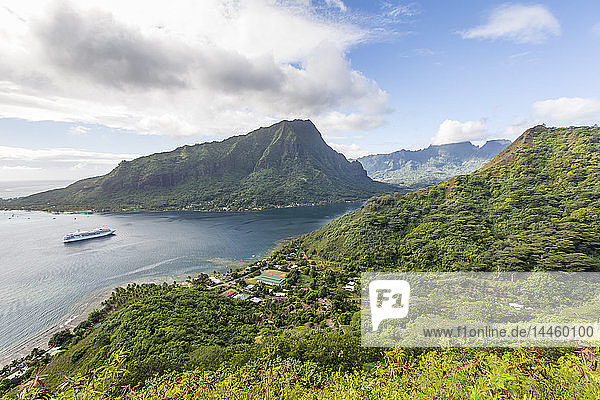 Overlooking Opunohu Bay of Moorea  Society Islands  French Polynesia  South Pacific