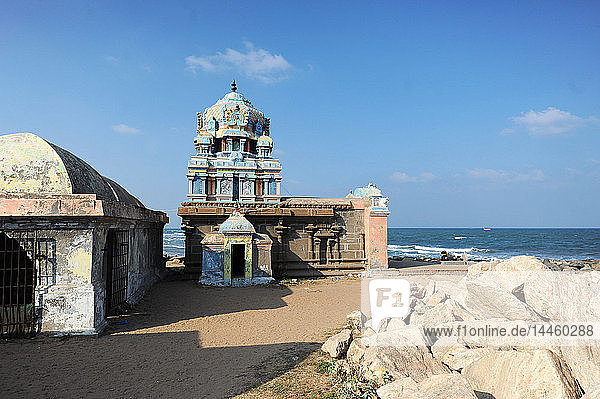 Verwitterter Hindu-Tempel für Ganesh an der felsigen Küste von Tranquebar  Tamil Nadu  Indien