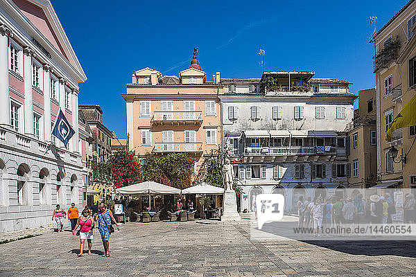 Öffentlicher Platz in der Altstadt von Korfu  Insel Korfu  Ionische Inseln  Griechenland