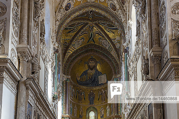 Innenraum der Kathedrale von Cefalu  Sizilien  Italien
