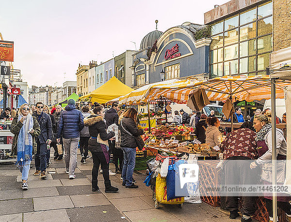 Portobello Road Markt  in Notting Hill  London  England  Vereinigtes Königreich
