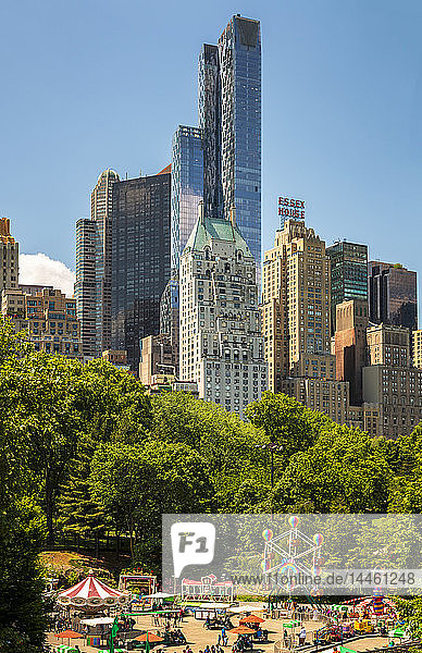 New Yorker Skyline vom Central Park aus  New York City  Manhattan  Vereinigte Staaten von Amerika  Nordamerika