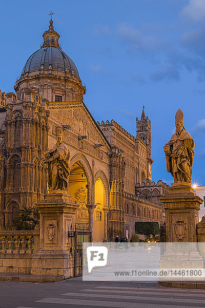 Die Kathedrale von Palermo (UNESCO-Weltkulturerbe) in der Morgendämmerung  Palermo  Sizilien  Italien