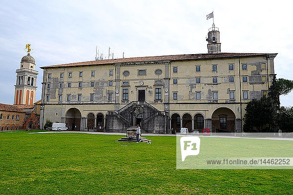 Schloss Udine und Glockenturm Santa Maria al Castello  Udine  Friaul-Julisch-Venetien  Italien