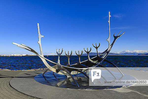 Skulptur Sun Voyager von Jon Gunnar Arnason in Reykjavik  Island