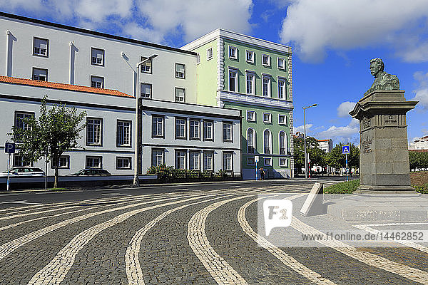 Theofilo Braga Bust  Ponta Delgada Stadt  Sao Miguel Insel  Azoren  Portugal  Atlantik