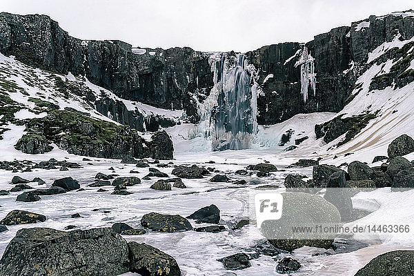 Gufufoss-Wasserfall im Winter gefroren  Island  Polarregionen