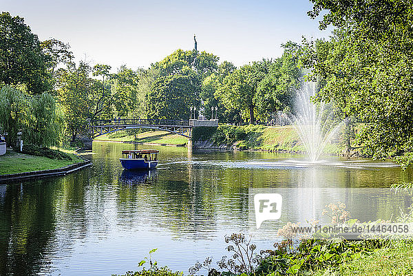 Pilsetas Canal Batejkalna Parks Riga Latvia