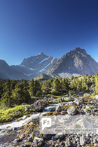 Gebirgsbach  Fächergebirge  Tadschikistan  Zentralasien