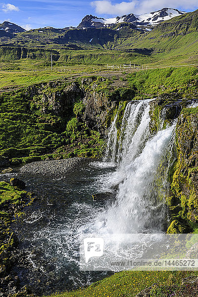 Wasserfall Kirkjufellsfoss in Grundarfjordur  Island