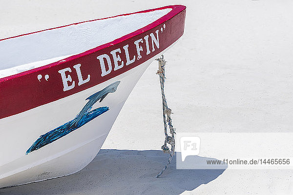 Mexiko  Yucatan  Quintana Roo  Insel Holbox  Boot am Strand