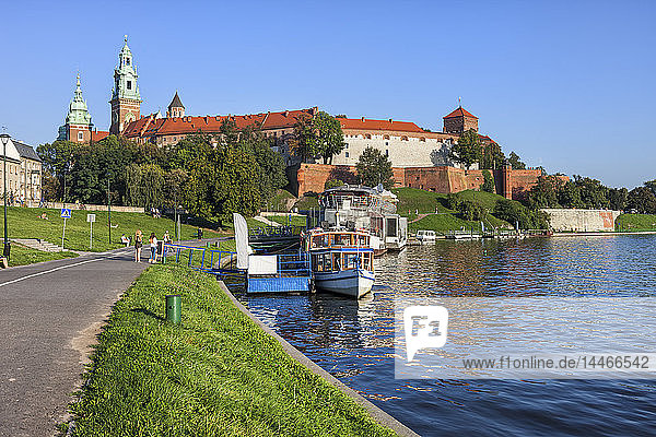 Polen Krakau Schloss Wawel an der Weichsel