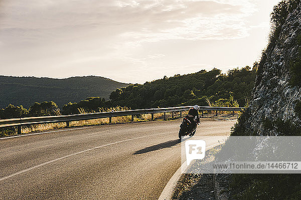 Italien  Insel Elba  Motorradfahrerin  Motorradfahrerin