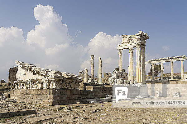 Türkei Bergama Akropolis Tempel Trajaneum