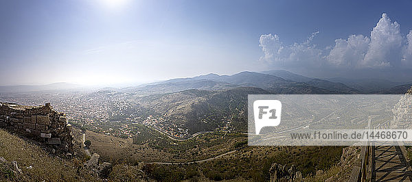 Türkei Bergama Blick von der Akropolis