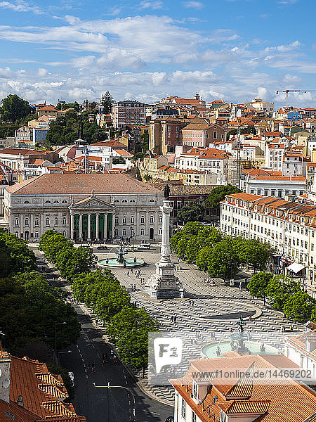 Portugal  Lissabon  Stadtbild mit Rossio-Platz  Teatro Nacional D. Maria II und Dom Pedro IV-Denkmal