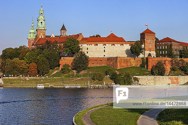 Polen Krakau Schloss Wawel auf dem Wawel-Hügel an der Weichsel