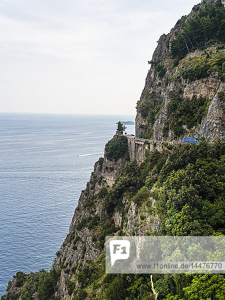 Italien  Kampanien  Golf von Salerno  Sorrent  Amalfiküste  Positano  Steilküste  Tordigliano Belvedere