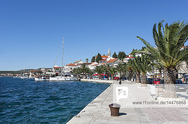 Kroatien  Dalmatien  Rogoznica  Adria  Hafen  Promenade