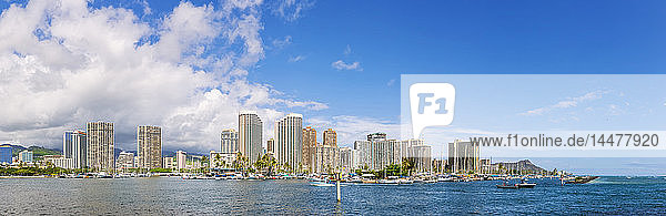 USA  Hawaii Oahu  Honolulu  Skyline mit Ala Wai Bootshafen und Diamantenkopf